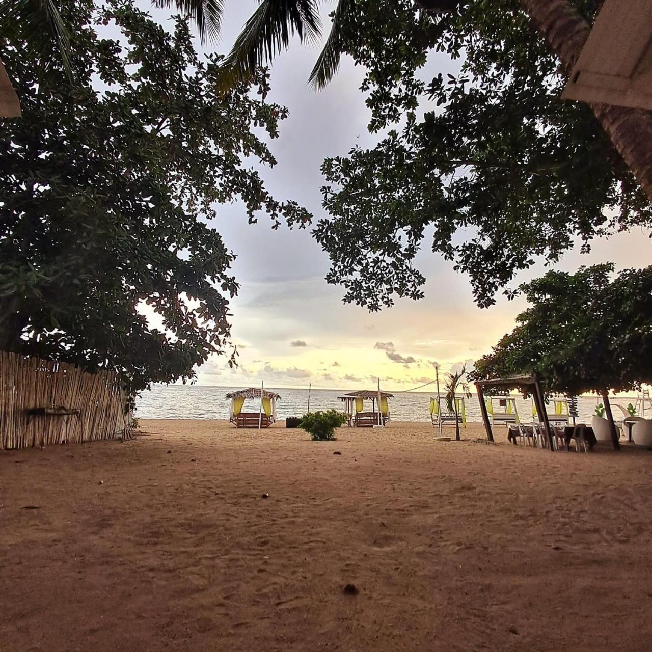 Brazaville Beach Resort Hinoba-an Buitenkant foto